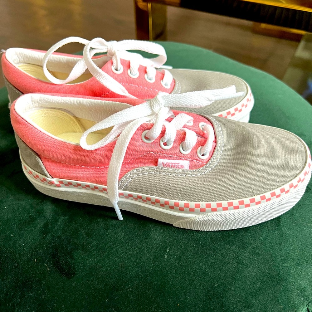 BRAND NEW GIRLS VANS SIZE 13